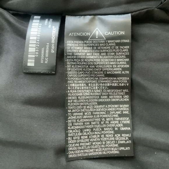 Cropped Puffer Vest with Hood - Picture 8 of 9